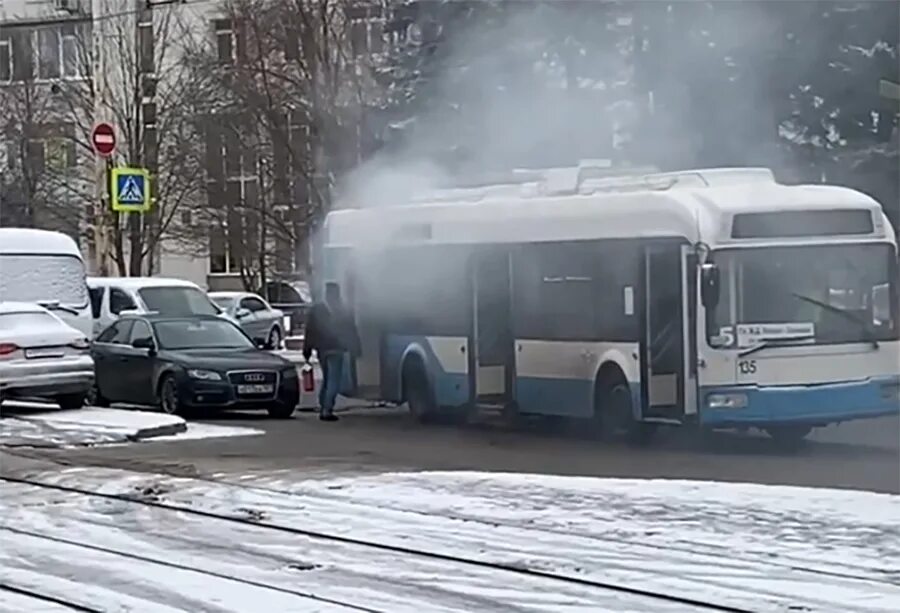 Каким цветом горел маршрут под номером 19. Троллейбус Ростов на Дону 2022.