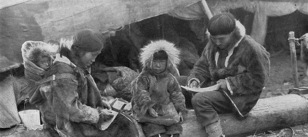Что из перечисленного было основным занятием чукчей. Кереки народ. чукотский мальчик. эскимосы народ. старинные занятия чукчей.