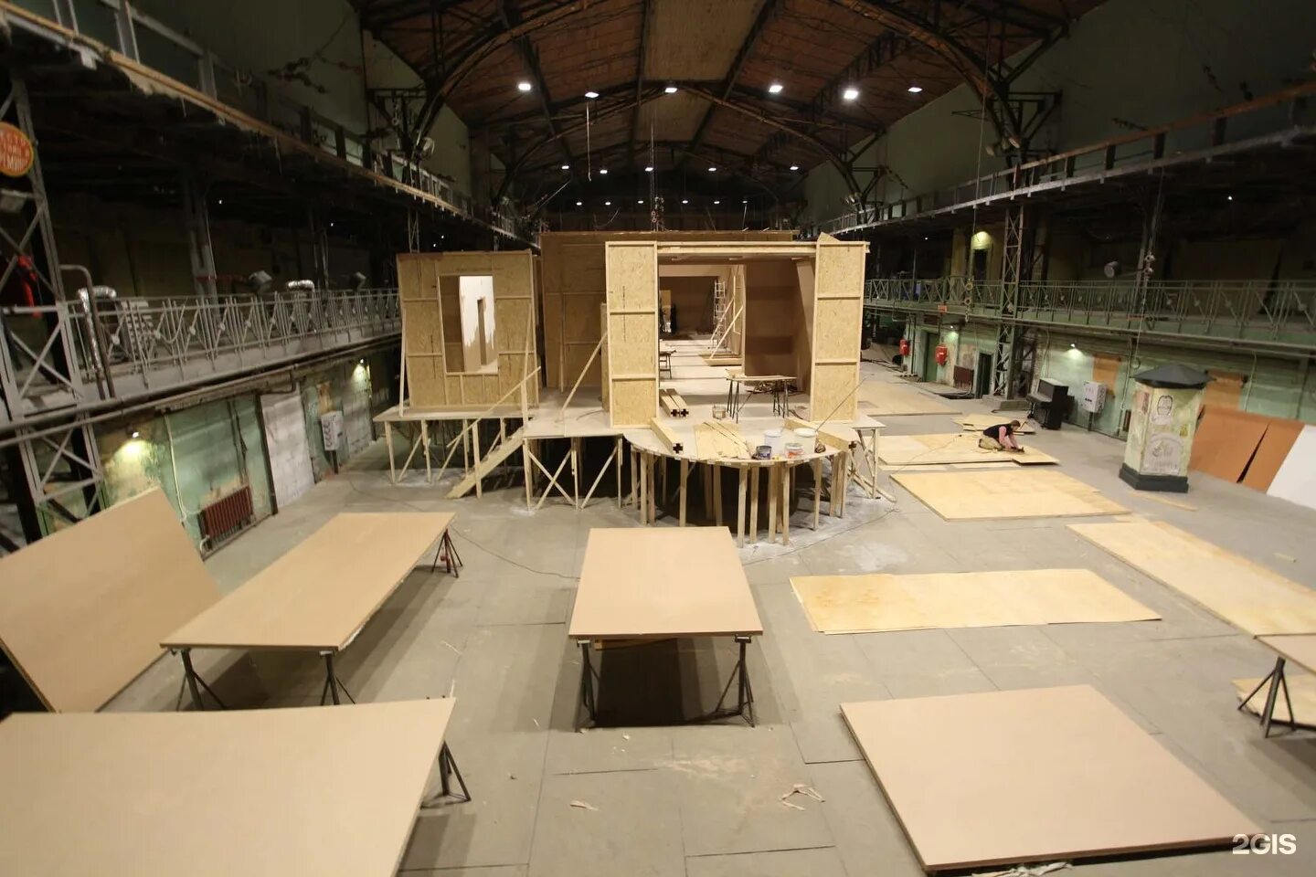 Ленфильм экскурсии пропавшие в кинохронике. Ленфильм выставка пропавшие в кинохронике. Иммерсивная инсталляция «пропавшие в кинохронике». 5 павильон ленфильма. Четвертый павильон ленфильма.