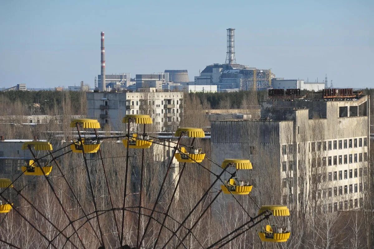 Pripyat chernobyl. Чернобыль зона отчуждения Припять. Припять Чернобыль ЧАЭС зона отчуждения. Чернобыль зона отчуждения АЭС. Чернобыль зона Припять.