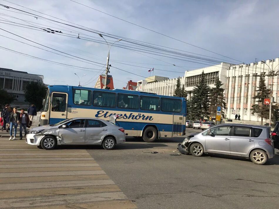 Дтп пермь сегодня цум. Ленина куйбышева пермь. аварии в перми сегодня в центре. дтп на куйбышева пермь сегодня.