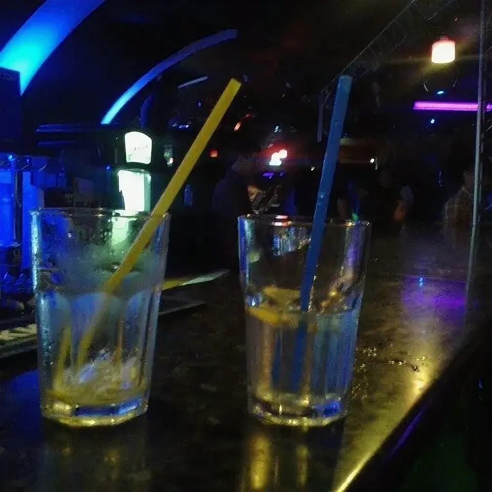 Рестораны 90-х годов. Клуб принц тверь. М клуб тверь. Bar disco 90 москва. Диско бар 90 на тверской.