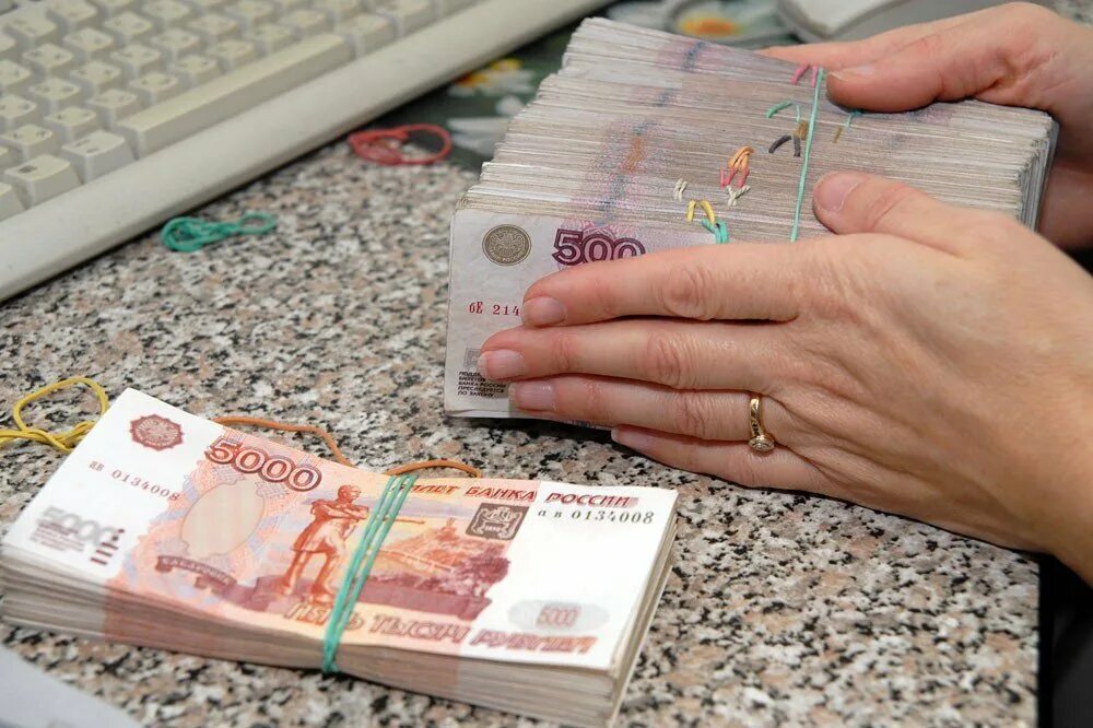 8 дней. Отказался от миллиона рублей. Рубли в руках. Хищение денежных средств. Отказался от миллиона рублей.