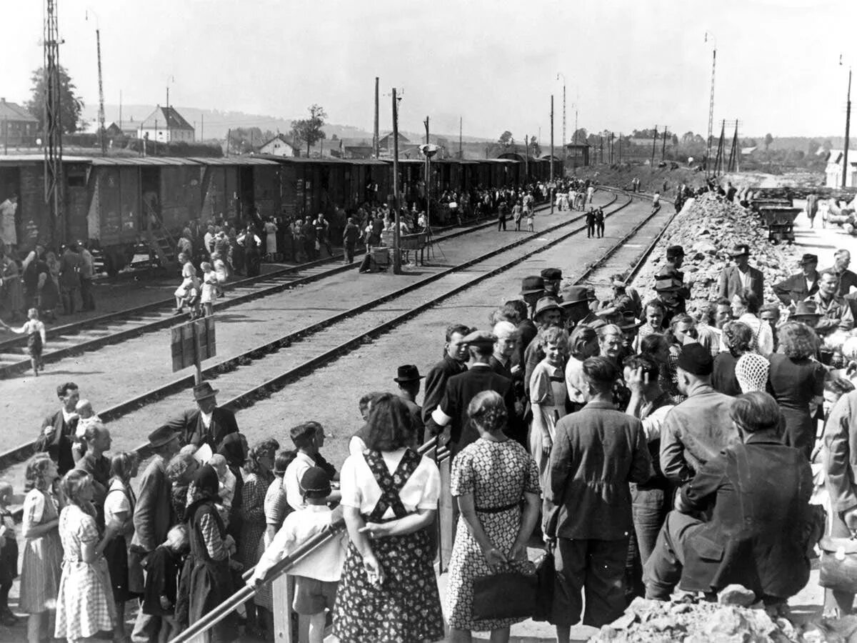 Депортация в годы войны. Депортация немцев из Чехословакии 1945. Депортация немцев в годы Великой Отечественной войны 1941. Депортация немцев 1941 в Казахстан. Переселение немцев.