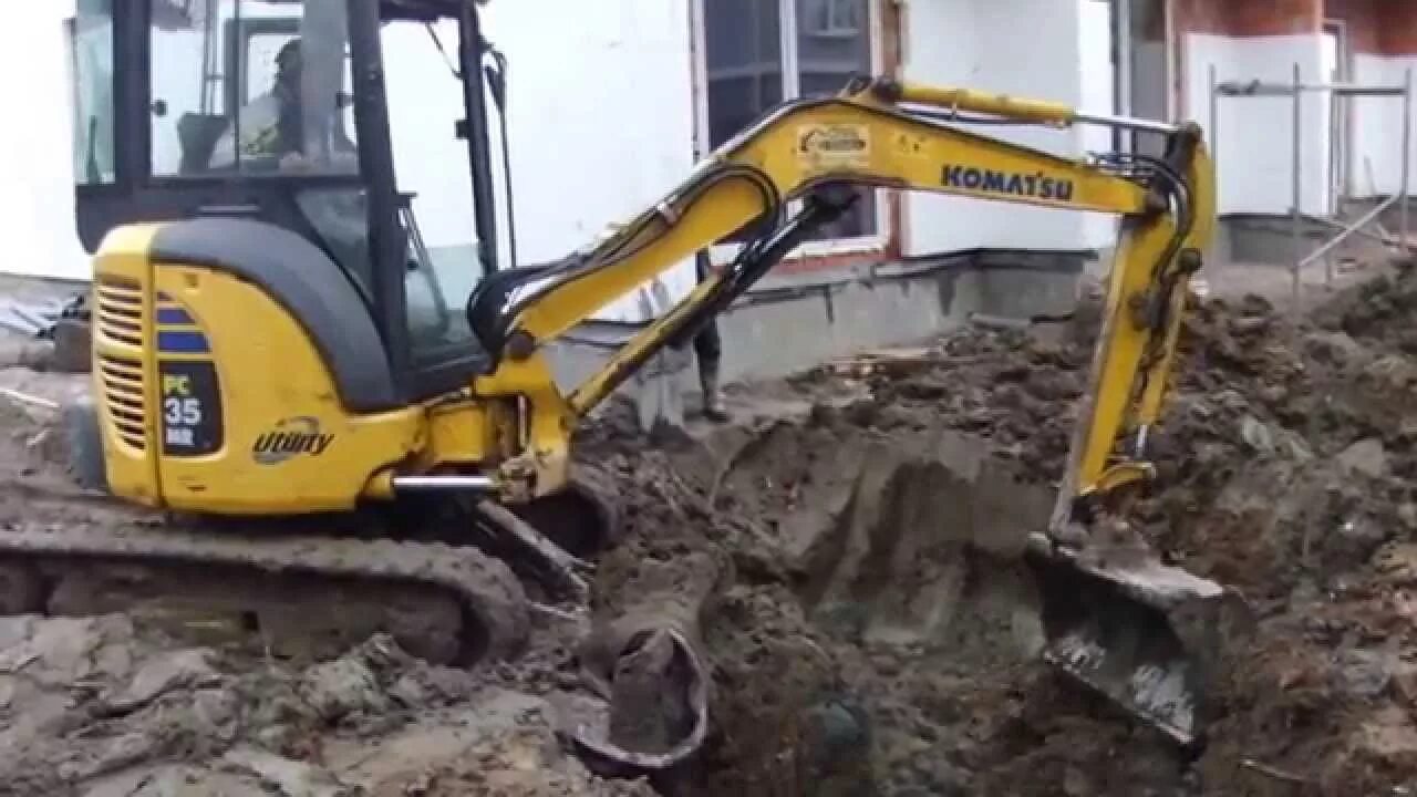 Экскаватор выкопать яму. Мини экскаватор коматсу вес. трактор jcb планировщик. экскаватор планировщик jcb. глубина копки экскаватора.