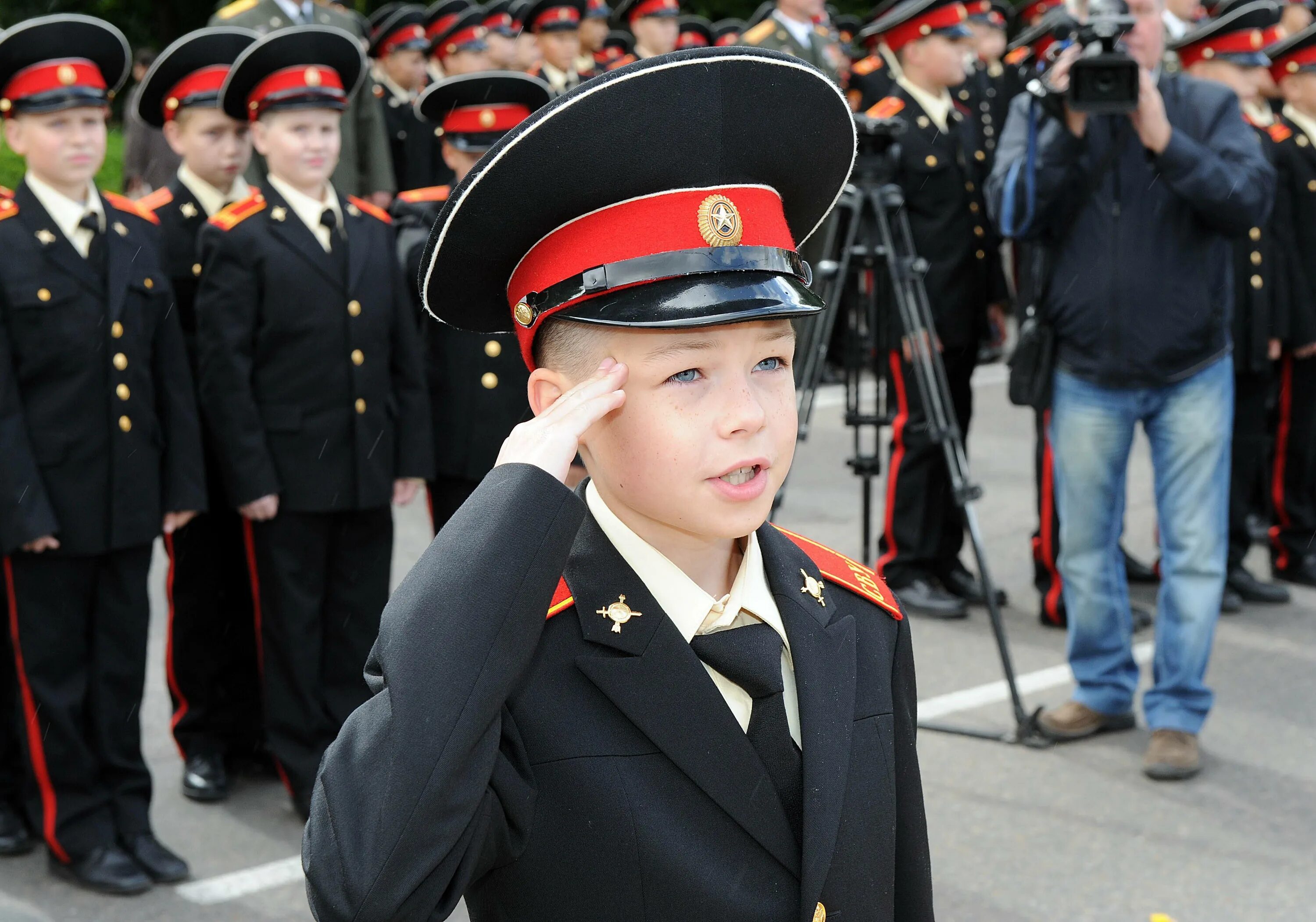 Кадеты Суворовского военного училища. Суворовское кадетское училище в Москве. Кадеты суворовцы и нахимовцы. Кадеты Суворовского училища Москва.