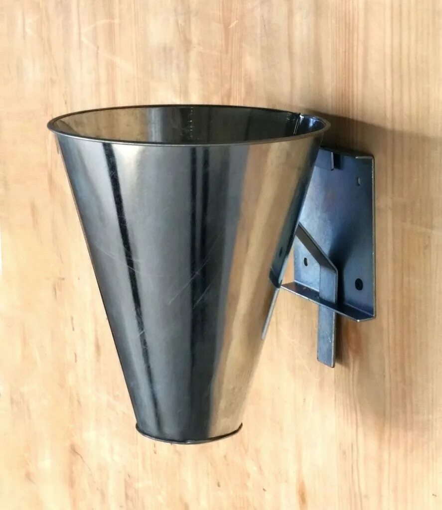 Конусный держатель. Мястяжмаш оборудование для забоя птицы. Конус для птицы xl 39-14,5 h41. Конус для забоя птицы. Конус из оцинковки.