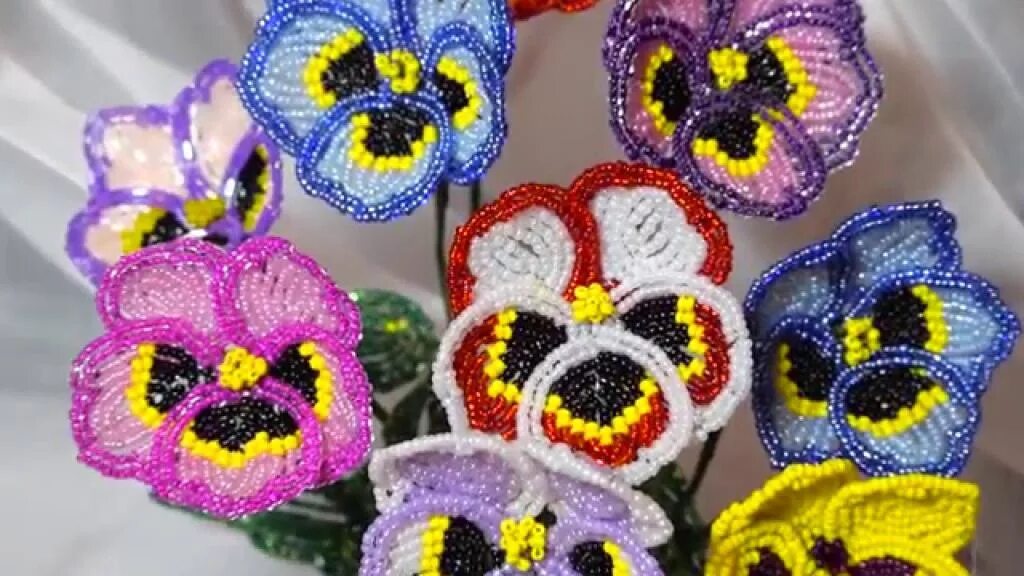 Анютины глазки бисером мастер класс. Анютины глазки бисером мастер класс. Анютины из бисера. Цветы из бисера анютины глазки. Плетение бисером анютиных глазок.