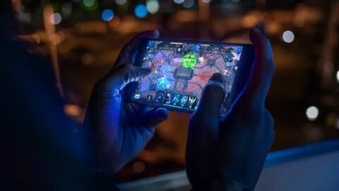 Играть самой на телефоне в игры