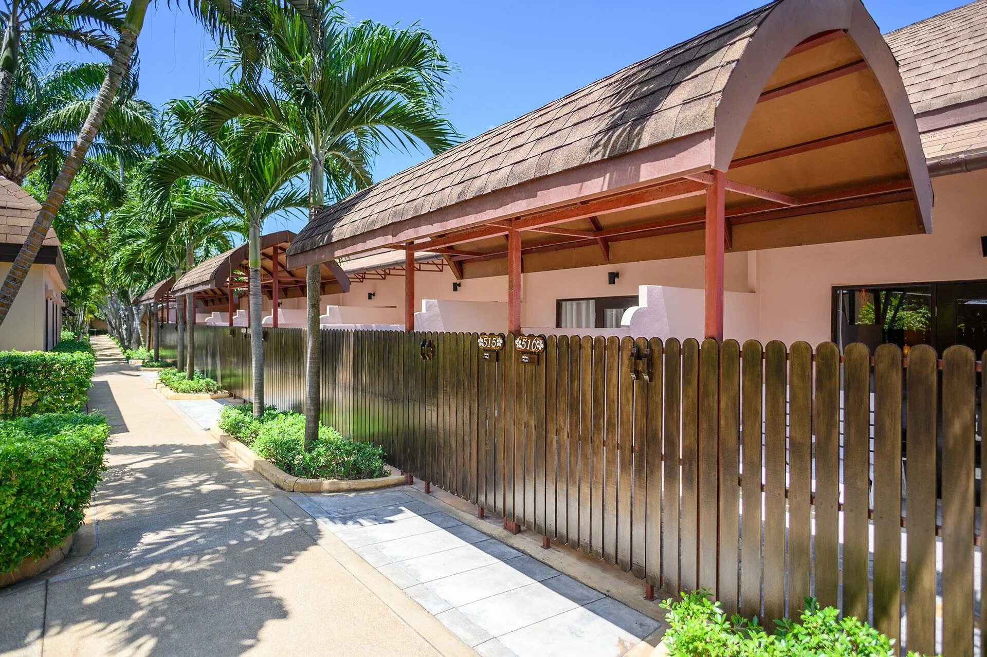 Phuket kata resotel 4*. Пхукет ката лаки вилла. Kata villa пхукет отель. Phuket kata pool access 3. Phuket kata resort 4.