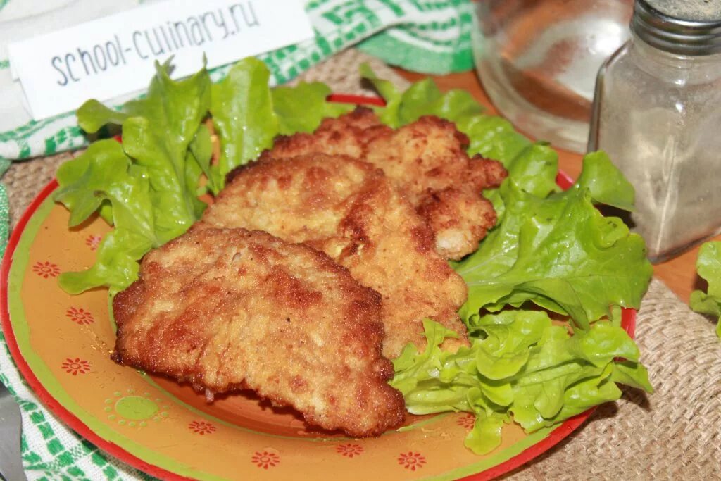 Как вкусно пожарить отбивные из свинины. Отбивные в сухарях. нежные отбивные из свинины. отбивная из свинины в сухарях. отбивные из свинины на сковороде сочные и нежные.