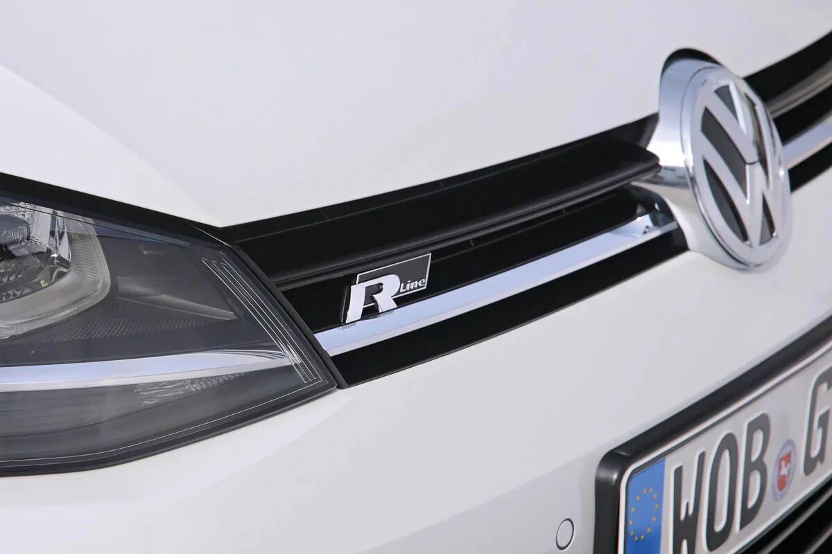 Р лайн r line. Volkswagen golf vii r-line. шильдик р лайн гольф 6. гольф 6 r line. шильдик r line vw polo.