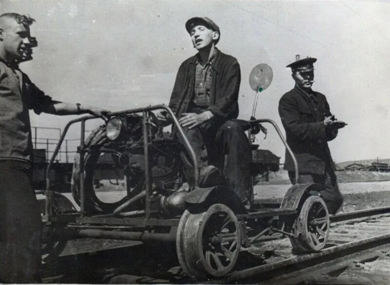 Водитель дрезины. Смд-1 дрезина. Водитель дрезины. Бронированная дрезина. 3 автомотриса.
