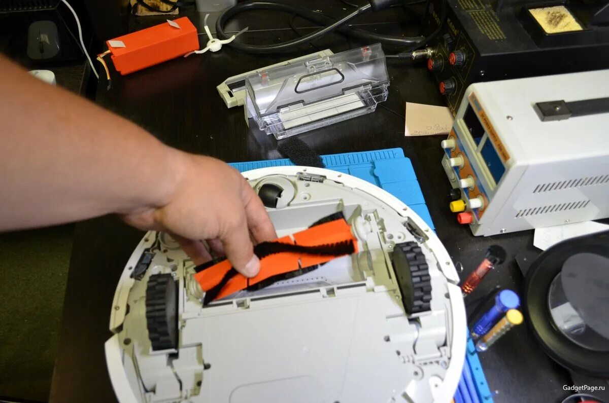 Как разобрать пылесос mi Разбор Xiaomi Mi Robot Vacuum Cleaner GadgetPage