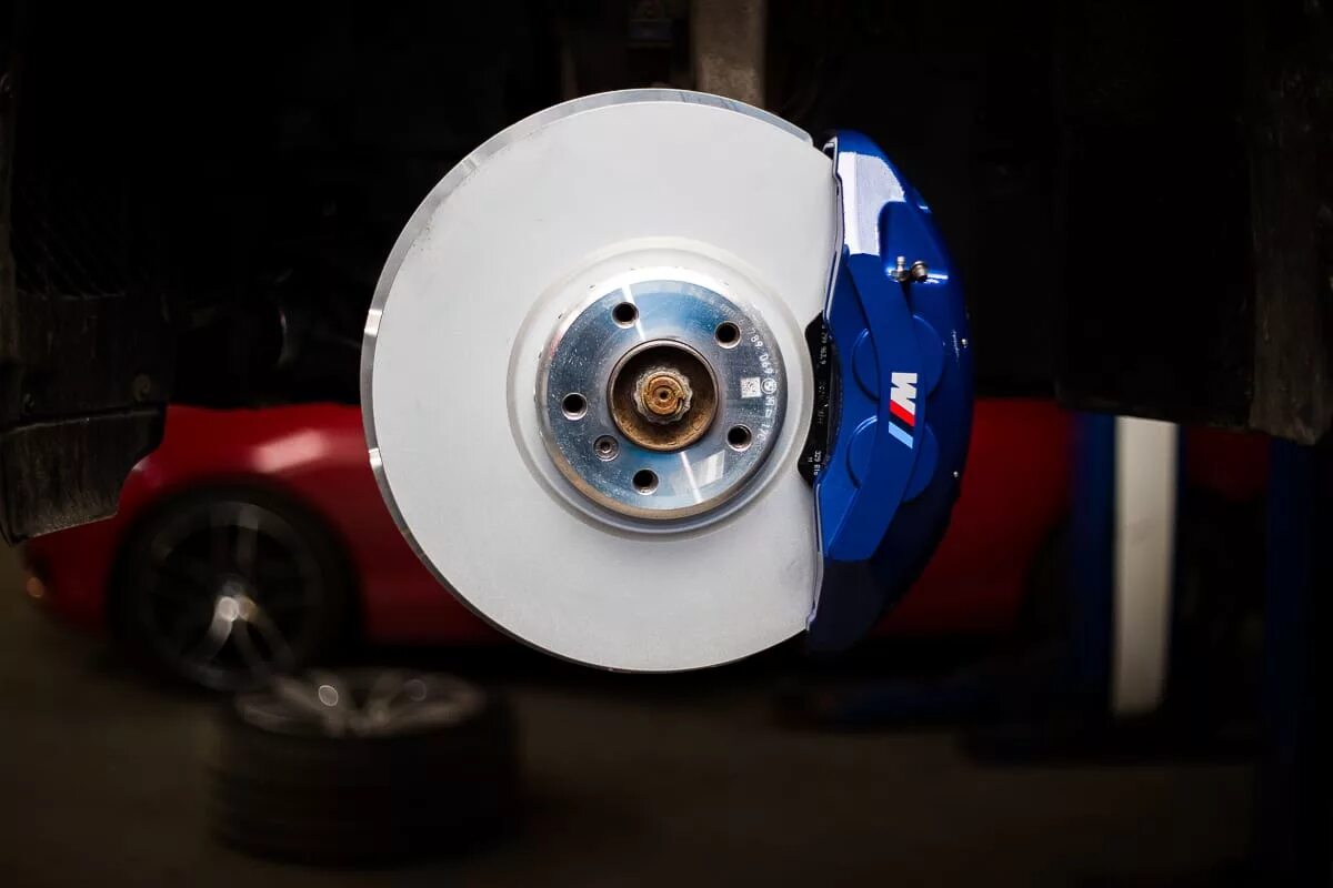 Суппорт м. Суппорт bmw f15. тормоза m performance bmw f15. суппорта bmw m performance. тормозная система m performance f15.