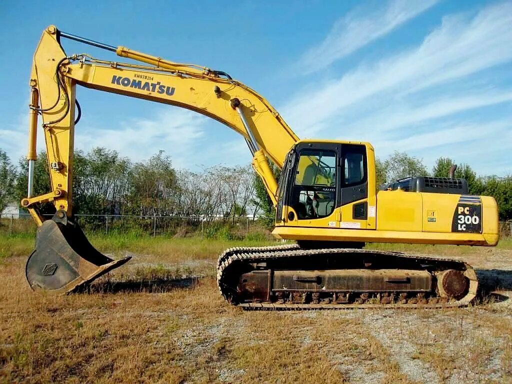 Экскаватор Коматсу pc300. Гусеничный экскаватор Komatsu pc300. Экскаватор Коматсу 300. Гусеничный экскаватор Коматсу 300.