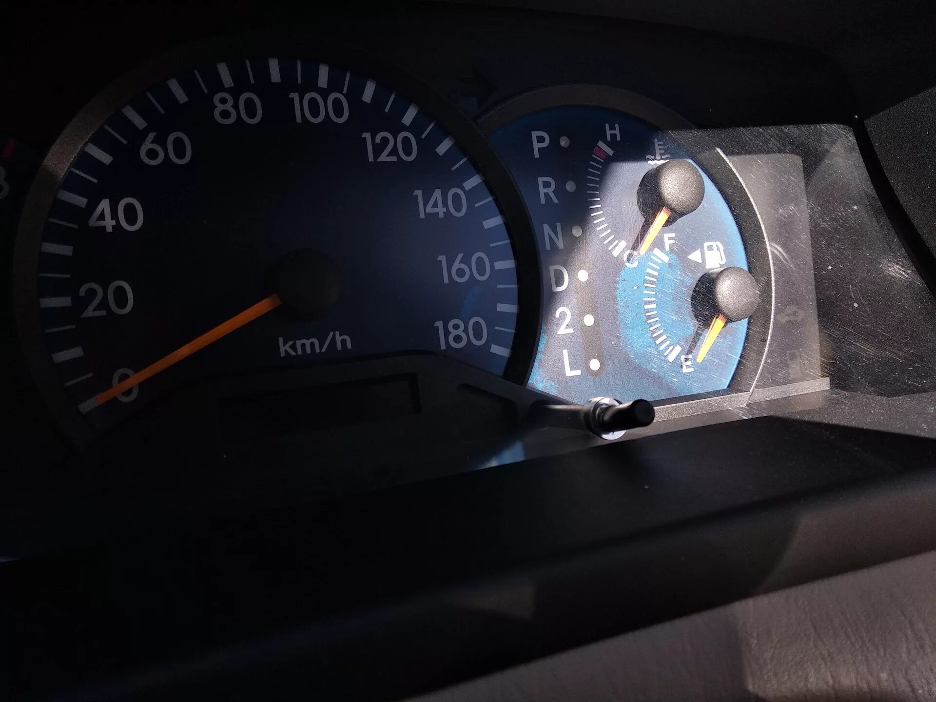 G wagen тахометр. Тахометр киа спектра. Datsun 510 спидометр. Кия спектра лампа топлива. Спектра тахометр.