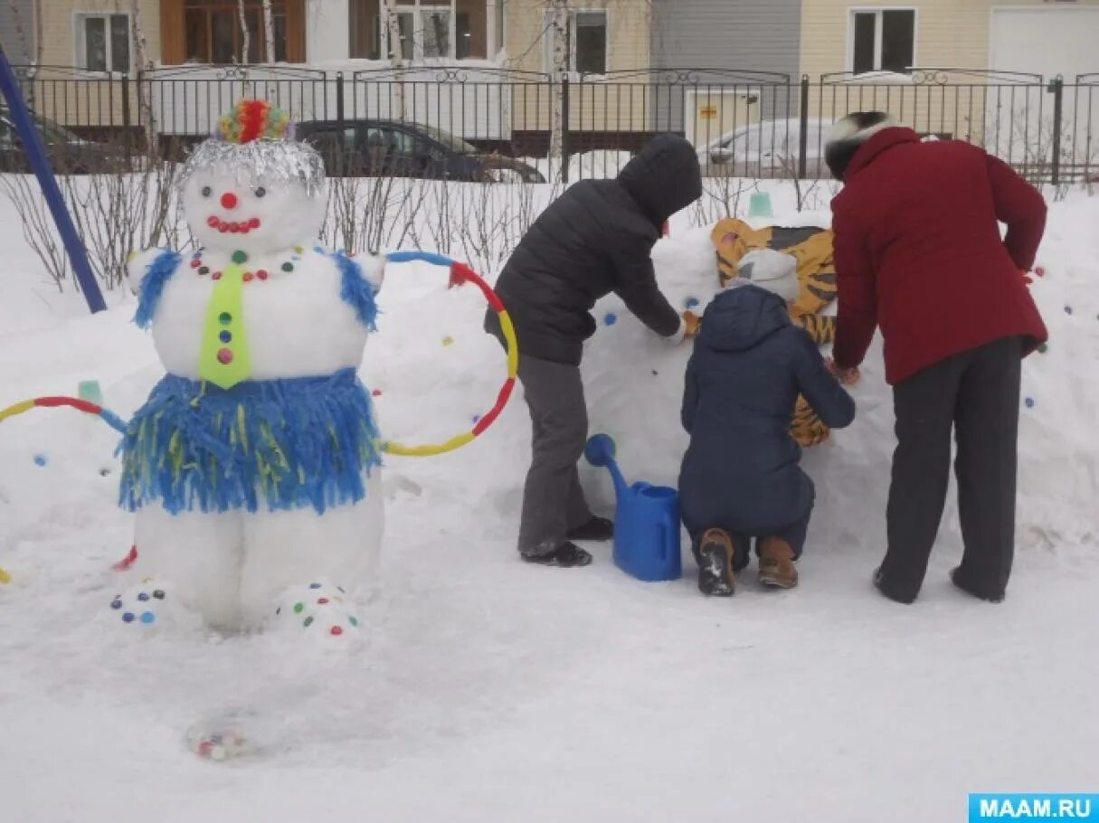 Снеговики из снега в детском саду. Снежные постройки в детском саду на участке. Снежные постройки в детском саду на участке. Снеговики из снега в детском саду. Снеговики из снега в детском саду.