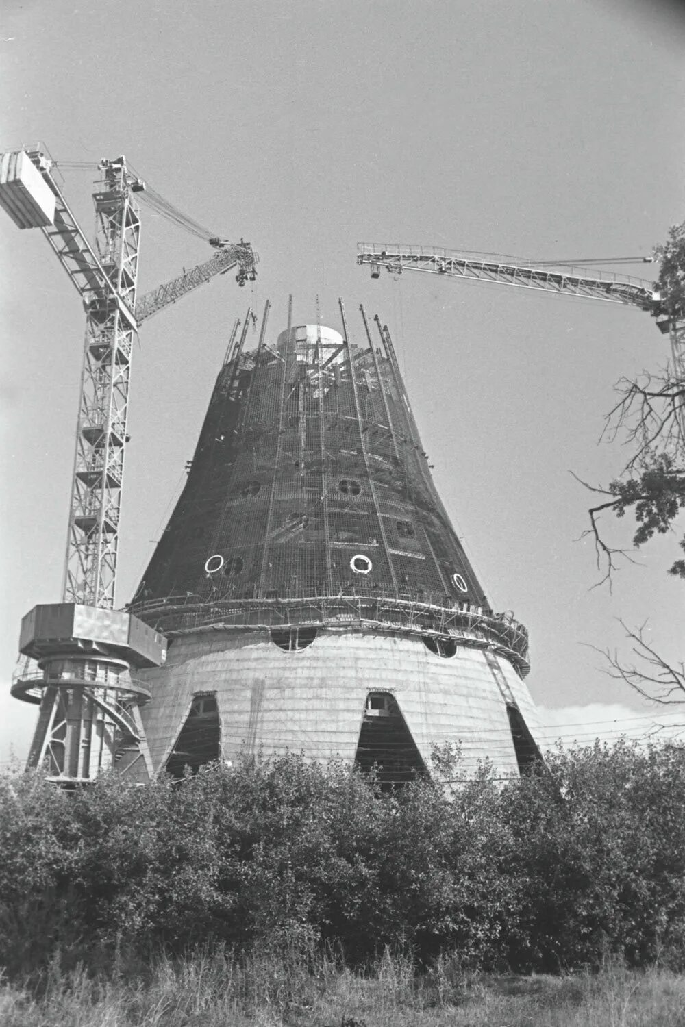 Останкинская телебашня 1967. Останкинская телебашня 1967. Строительство телецентра останкино. Строительство останкинской телебашни. Фундамент останкинской телебашни.