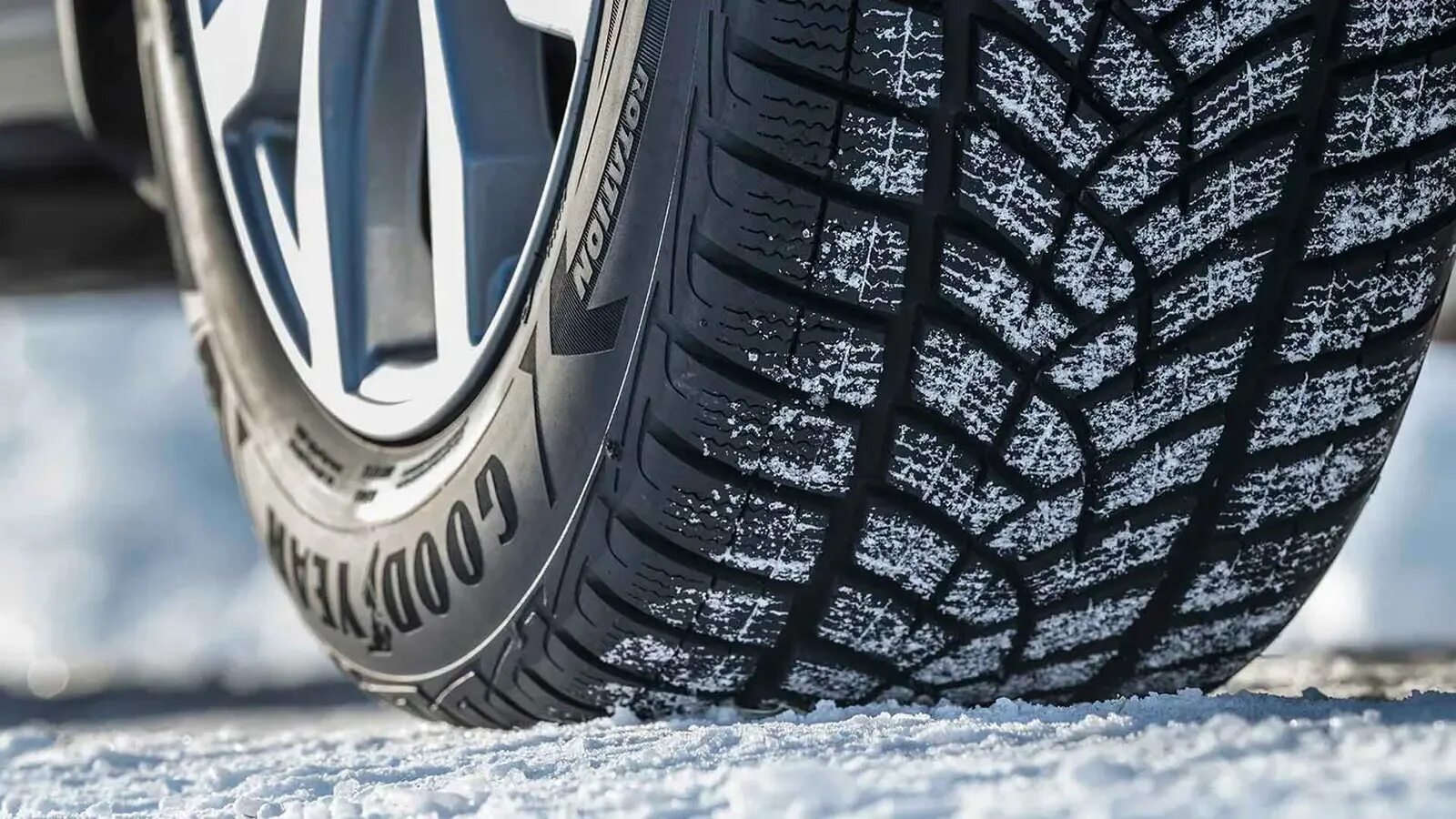 Goodyear ULTRAGRIP зимние липучки. Шины Goodyear с296. Фрикционные шины Гудиер. Гудиер шиповка 285/60 r18.