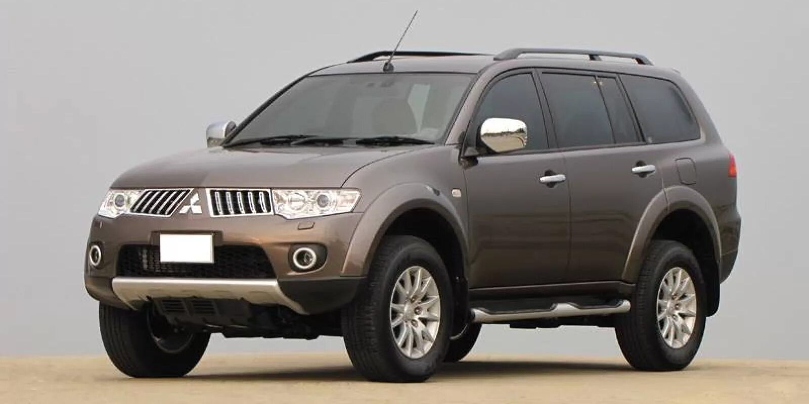 Mitsubishi pajero sport годы выпуска. Mitsubishi pajero sport 2011. мицубиси паджеро спорт 2011г. митсубиси паджеро спорт 2011 года. митсубиси паджеро спорт 3 2011г.