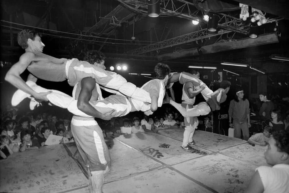 Boogie down dance. Буги бой. Хип хоп вечеринки 1970. Братья из Бронкса.