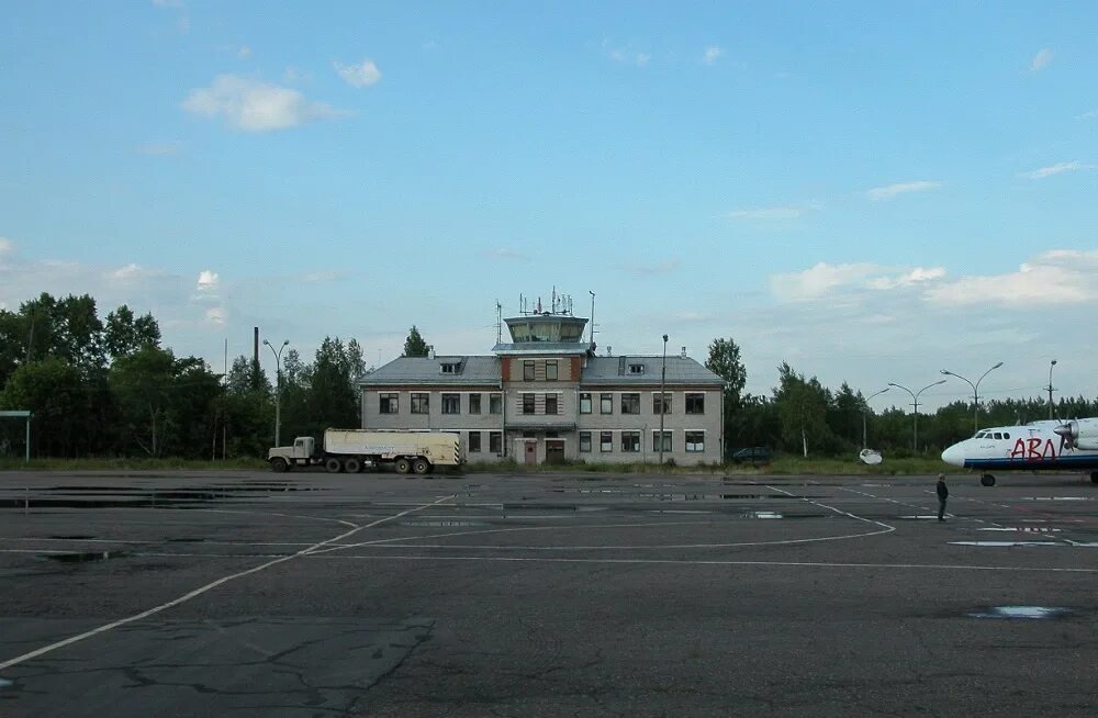 Як 40 котлас. Котласский аэропорт. котлас старый аэропорт. аэродром котлас. аэропорт котлас впп.