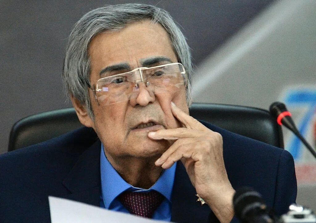 Аман тулеев худой. Аман тулеев. Аман тулеев 2000. Аман тулеев 2023. Аман тулеев 1990.