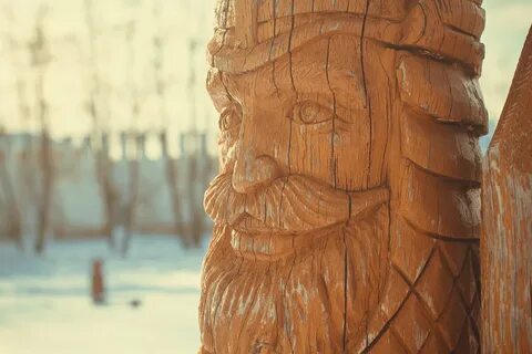 Деревянная статуя
