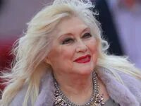 Жарайды, Google, жігіттердің рөлін ойнайтын актриса Жастар порно сериалын көрсет