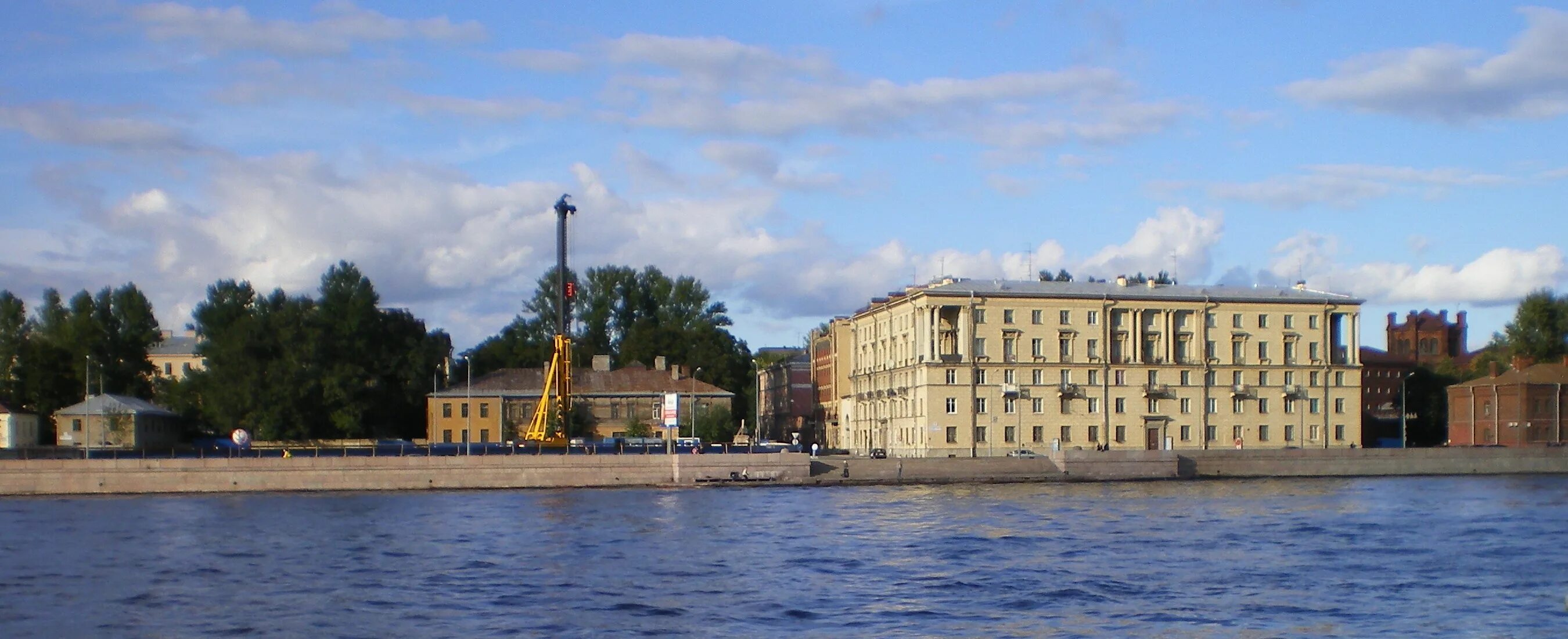 Файл:Arsenalnaya Embankment 01.jpg - Википедия
