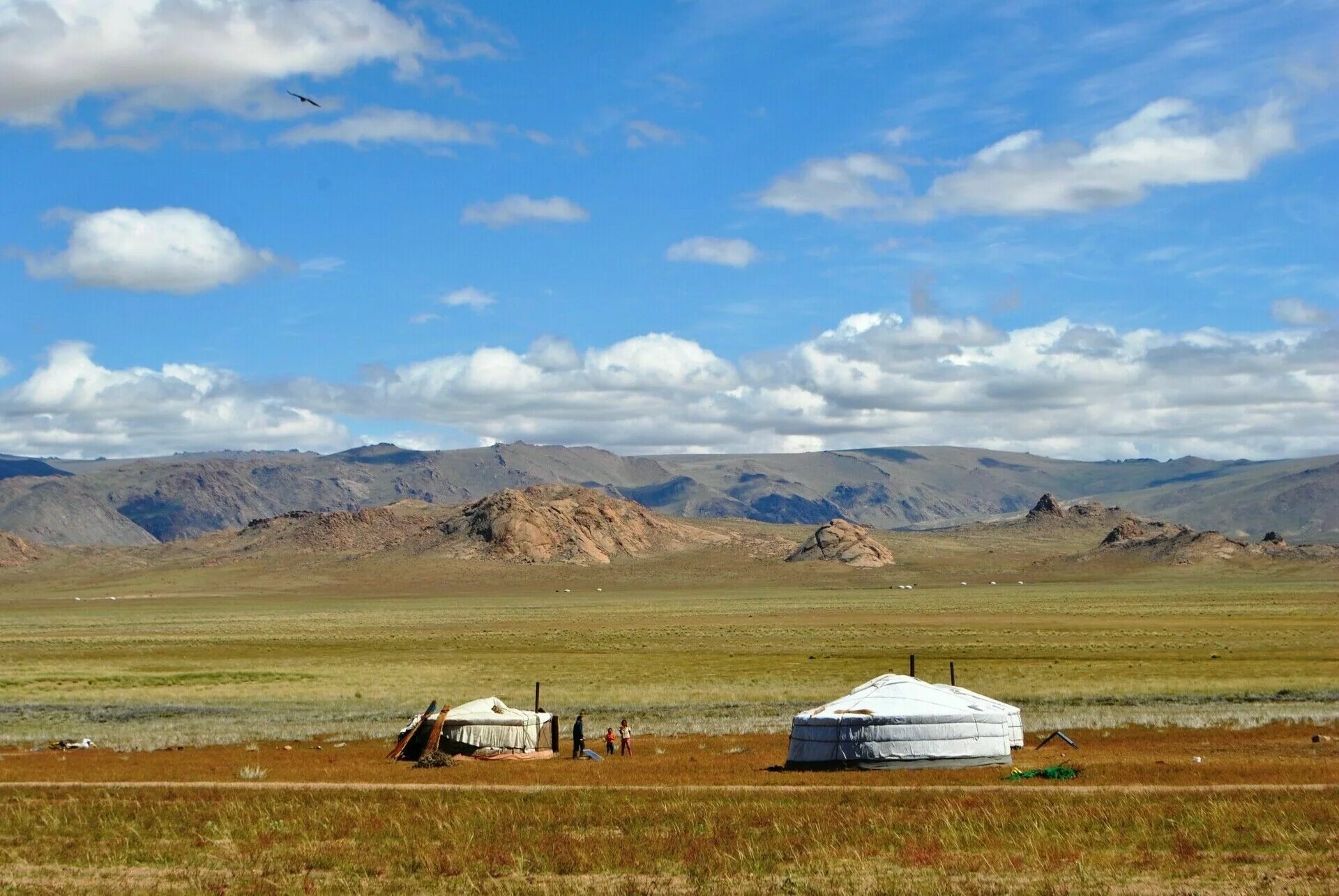 Время в монголии сейчас. Монголия Гобийский Алтай. Улан Батор юрта. Улан Батор природа. Степь Улан Батор.