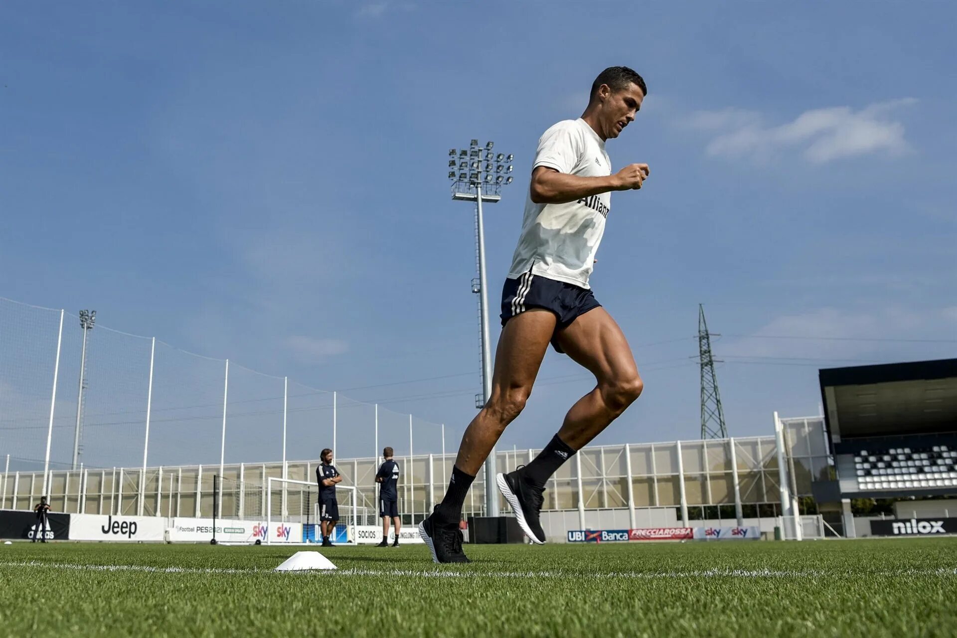 Тренировки криштиану роналду. Cristiano ronaldo 2025 тренировки. кристиано роналдо на тренировке. криштиану роналду ювентус тренировка. роналду ювентус 2025.