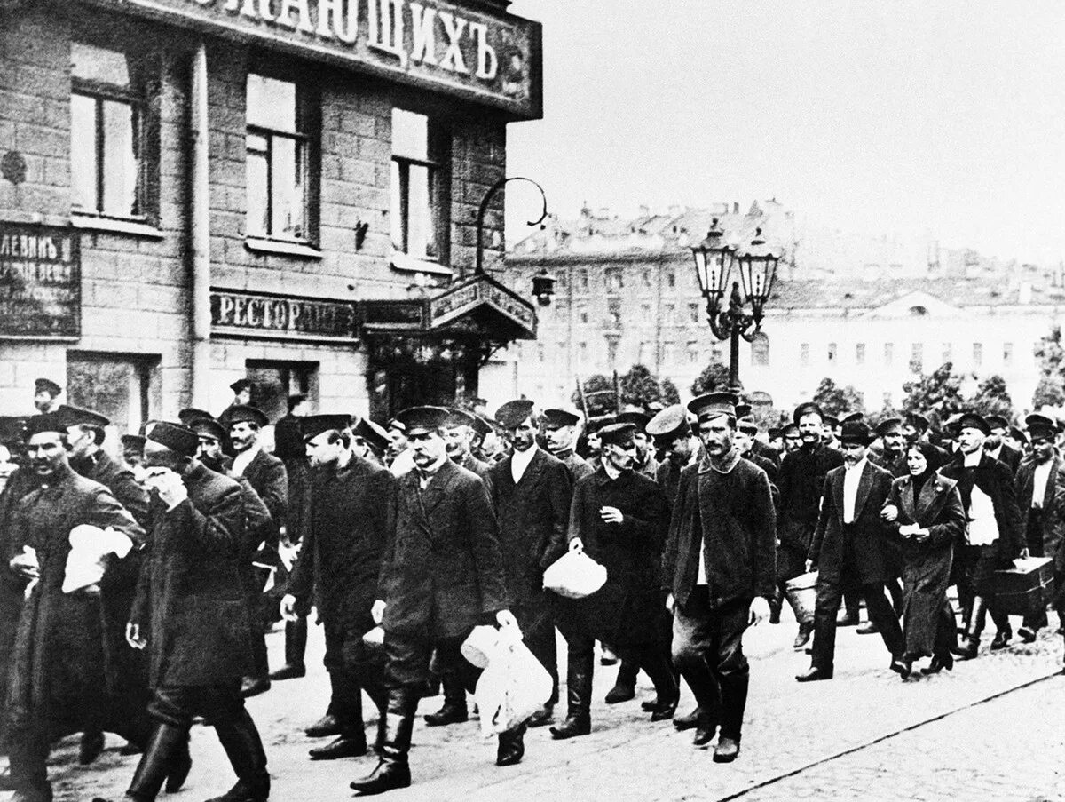 Мобилизация день начала. Всеобщая мобилизация в России 1914 года. Мобилизация в Российской империи 1914. Немецкие погромы в Москве 1915.