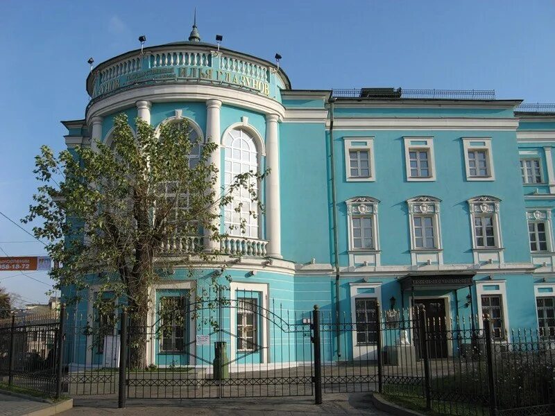 Галерея ильи глазунова в москве фасад. Дом музей глазунова москва. Галерея ильи глазунова. Здание галереи ильи глазунова в москве. Музей сословий ильи глазунова.