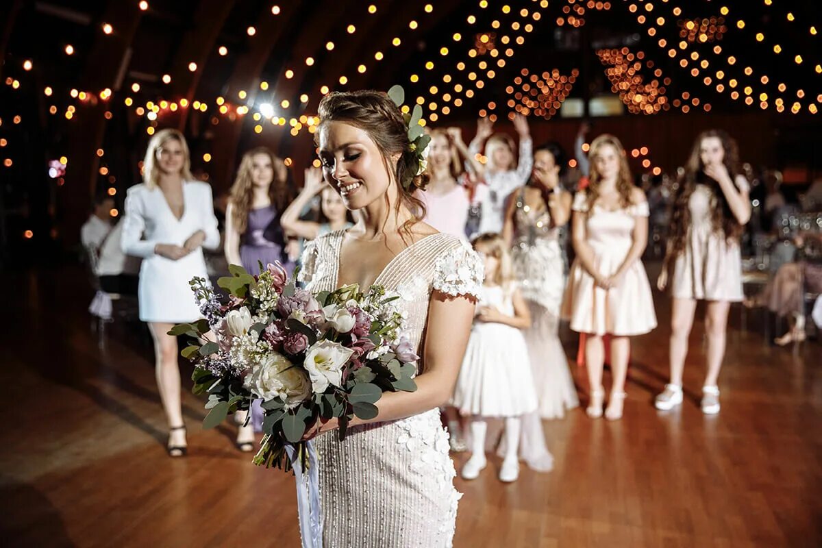 С праздником свадьбы. Выездная организация свадьбы. Свадебная церемония. Организация свадебных торжеств. Празднование свадьбы.