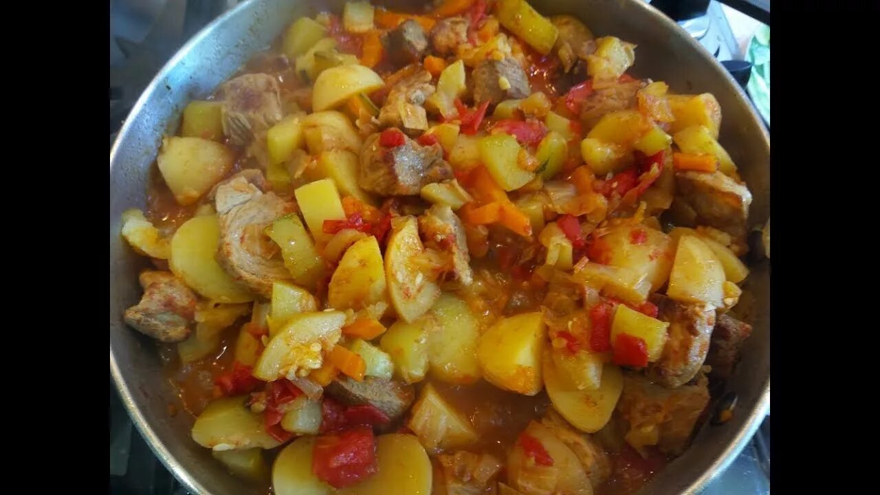 Овощное рагу с мясом. Рагу из кабачков. Овощное рагу с кабачками и мясом. Рагу с мясом и картошкой. Картошка с мясом и овощами в мультиварке