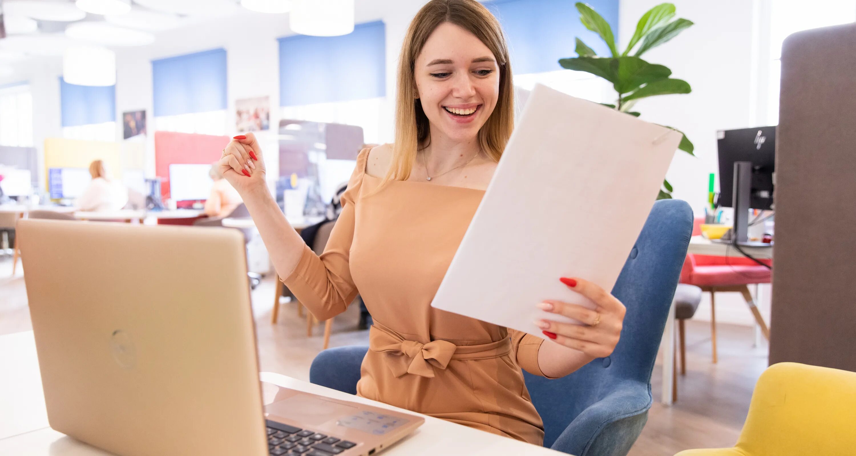 Менеджер по продаже пластиковых окон. Моя работа настолько секретная что я не знаю что делаю нашивка. Моя работа на столько секретна. Ольга мальева. Постоянный клиент.