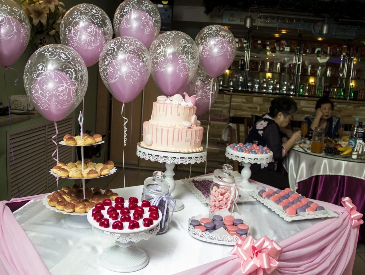 Украсить офис шарами. Фотозона из шаров. Компания украсить. Праздничное оформление компании. Компания украсить.