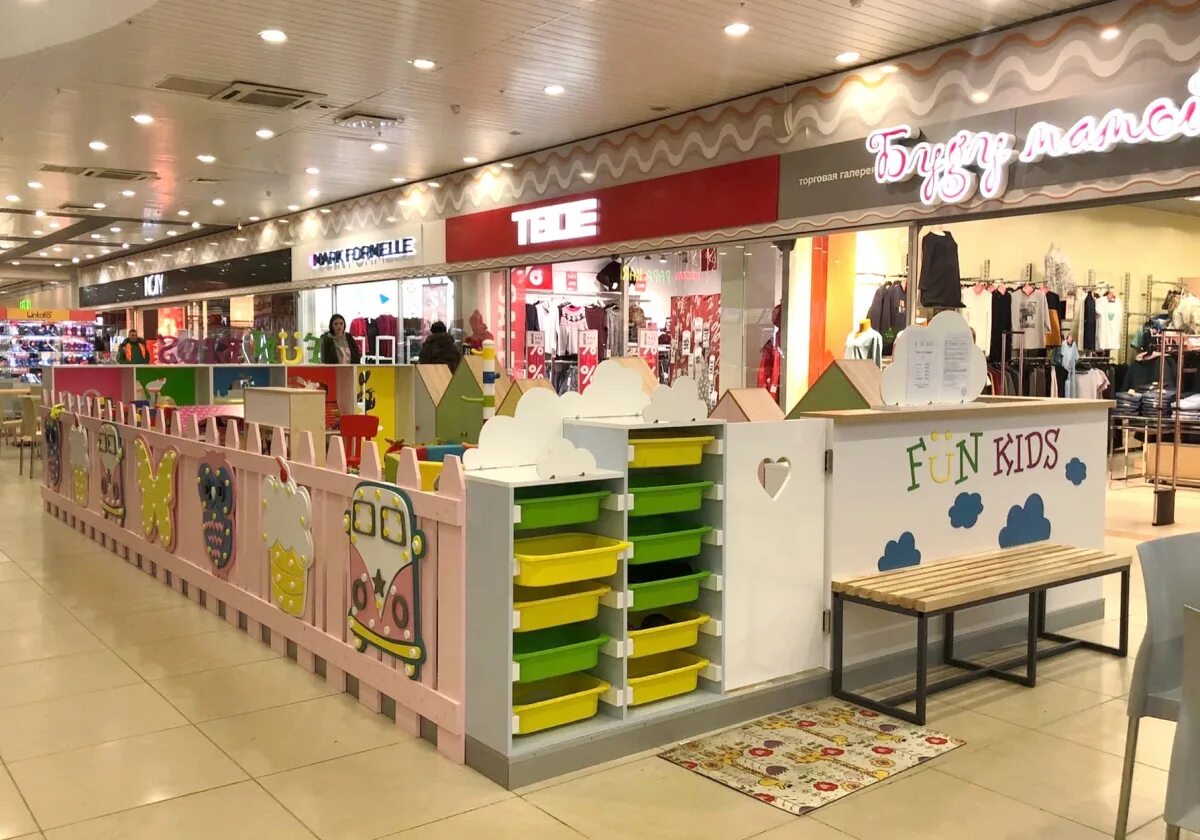 Молодогвардейцев 7 челябинск фиеста. Фиеста работает. Фиеста работает. Фиеста работает. Фиеста челябинск трк магазины.