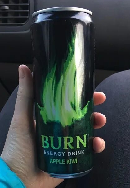 Burn киви. Берн зеленый энергетик. бёрн энергетик яблоко киви. энергетик берн 0.5 зеленый. энергетик берн яблоко.