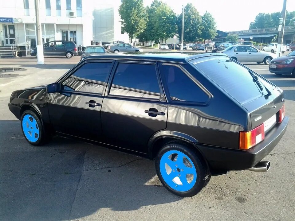 Купить б/у Lada (ВАЗ) 21099 1990-2011 1.5 MT (78 л.с.) бензин механика в Москве: