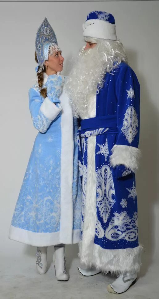 дорогие костюмы деда мороза и снегурочки. дед мороз и снегурочка костюмы. костюм деда мороза и снегурочки. красивые костюмы деда мороза и снегурочки. костюм снегуррчки и лед морща.
