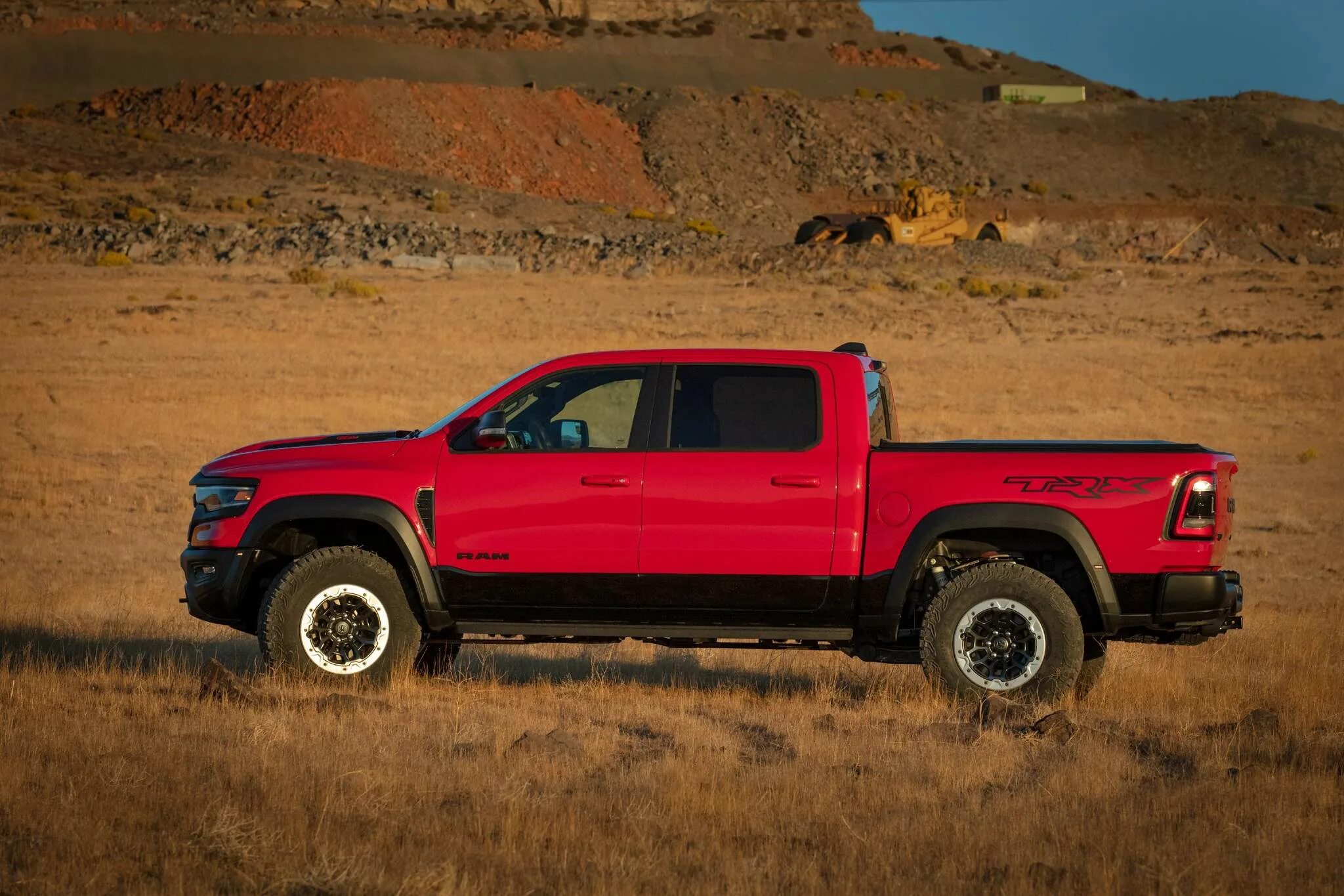 Ram 1500 расход. Ram 1500 trx. dodge ram 1500 trx. ram 1500 trx 2025. dodge ram trx 2025.