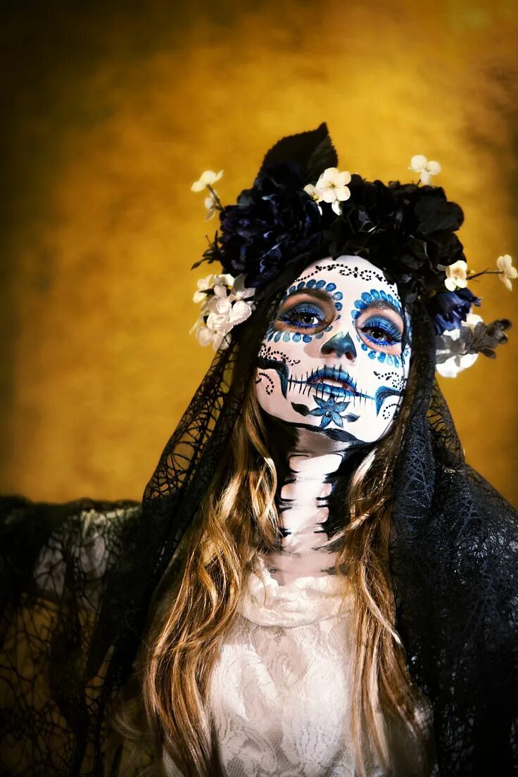 Гримм мертв. Гримм мертв. Санта муэрте образ на хэллоуин женский. Гримм мертв. Гримм мертв.