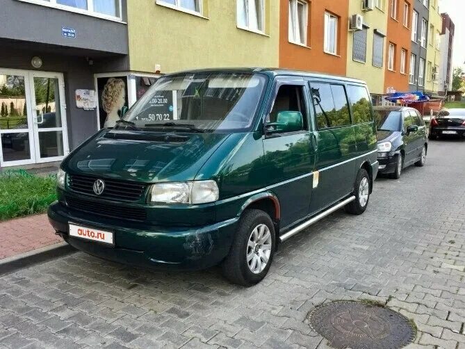 Фольксваген т4 брянск. Volkswagen t4 1995. Зеленый Фольксваген т4. Multivan t4. Фольксваген минивэн т4.