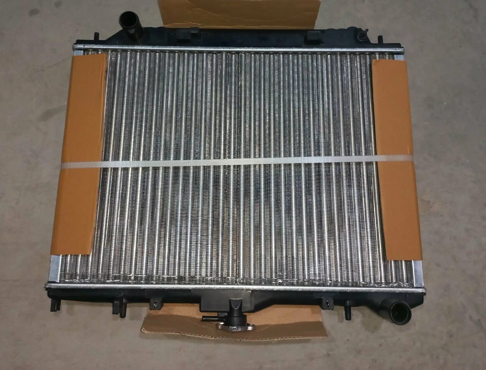 Радиатор охлаждения hover. 1301100k00. Радиатор охлаждения двигателя ховер h2 металл. Great wall hover радиатор охлаждения. Great wall hover h2 радиатор охлаждения.