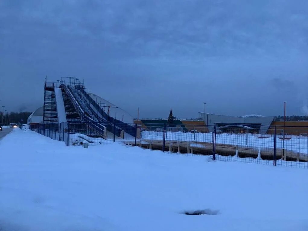 Пр горок пр тихнуть. Самая большая горка в Питере. Большие горки в Фрунзенском. Горка на Казакова. Демонтаж горки.