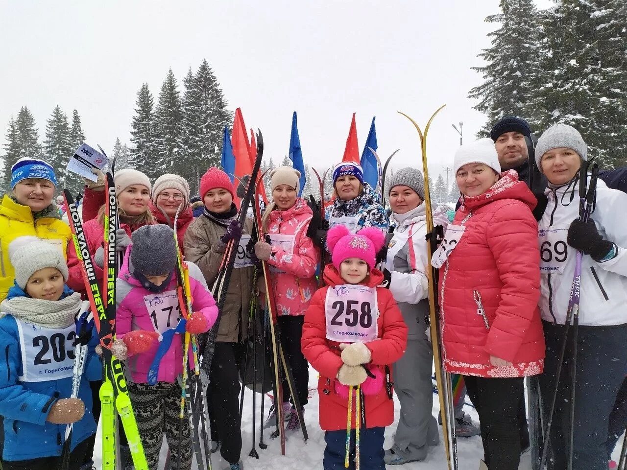 Подслушано горнозаводск в контакте лайф пермский. Горнозаводск Пермский край. Клуб факел Горнозаводск. Горнозаводск население. Пятый садик Горнозаводск.