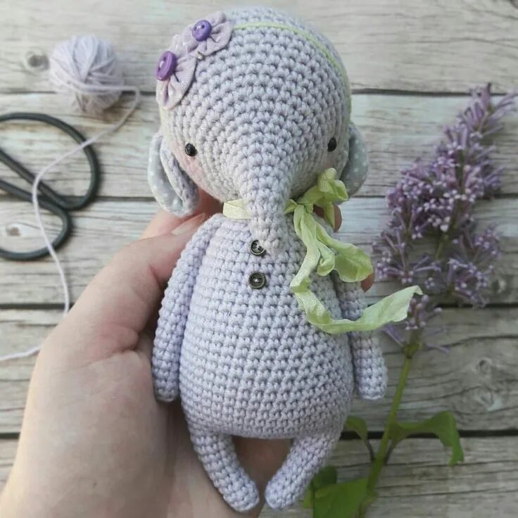 Вязаные игрушки марины. Зайка марины чучкаловой. Зайки подружки марины чучкаловой крючком. Плюшевый зайка марины григоревской. Вязаные игрушки марины.